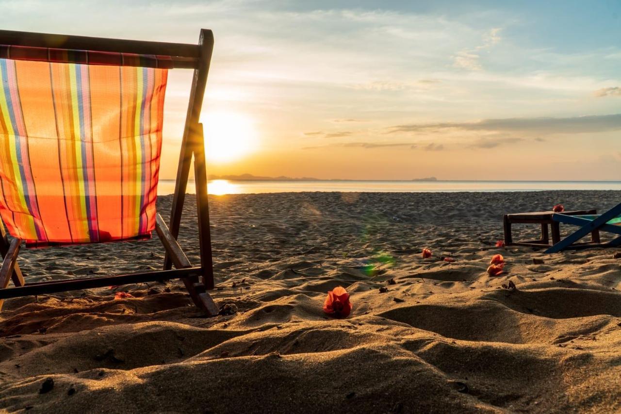 Отель Sun Smile Beach Кох-Юм Экстерьер фото